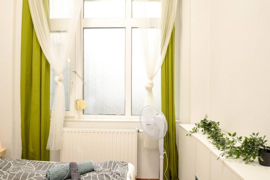 Famous Kiraly Street At Large 3Br 10Ppl @ Central بودابست المظهر الخارجي الصورة